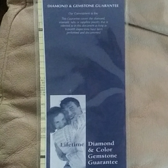 10k white gold and diamond ring - Picture 4 of 5